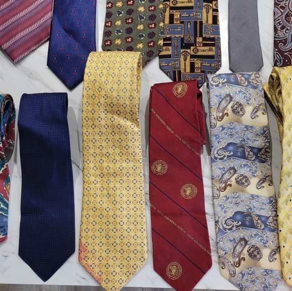 Silk Tie Lot - Picture 12 of 14